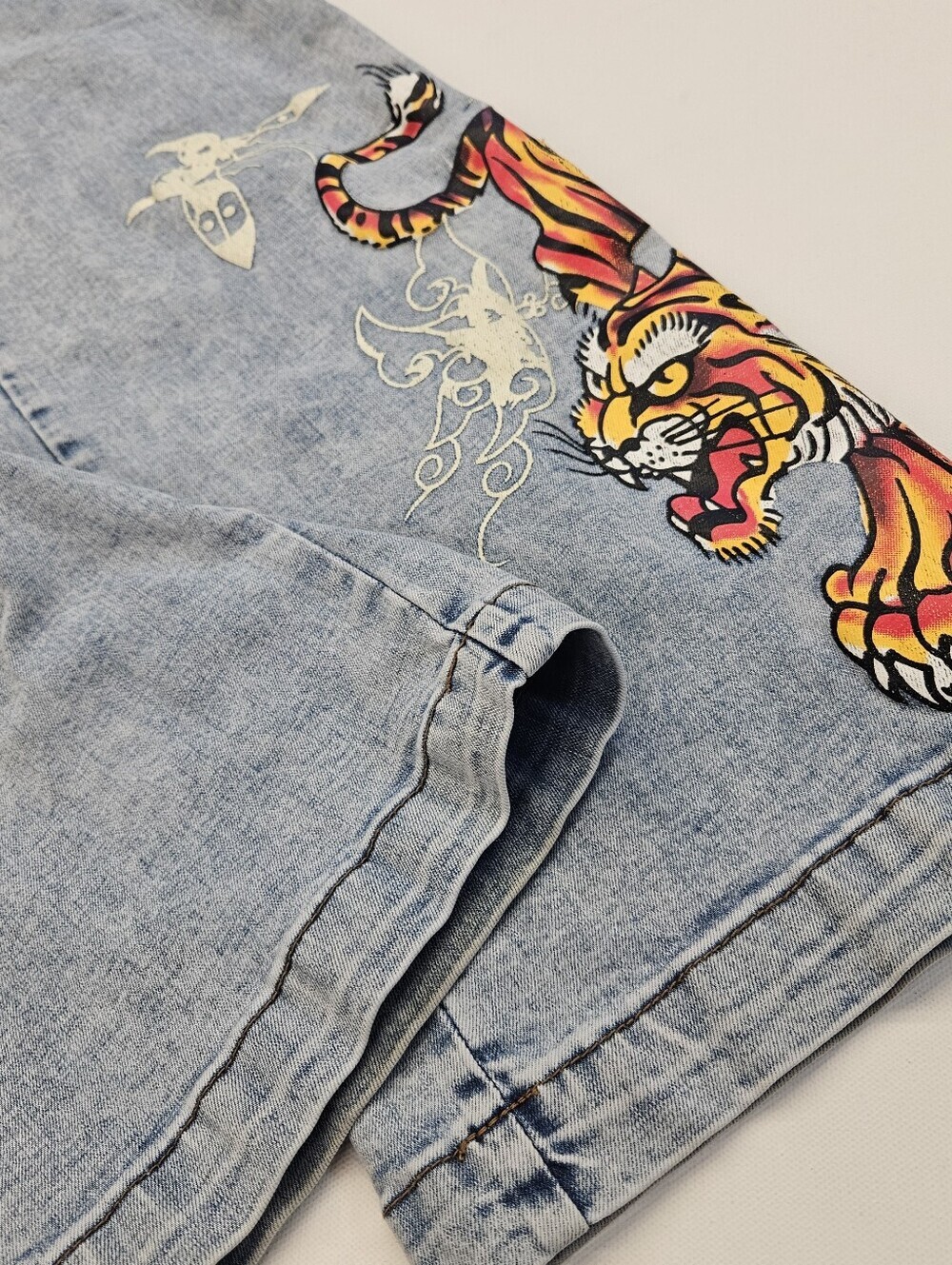 Ed Hardy Tiger Graphic Wide Leg Jeans Light Wash Blue Y2K Tattoo Size 24 - Picture 11 of 11